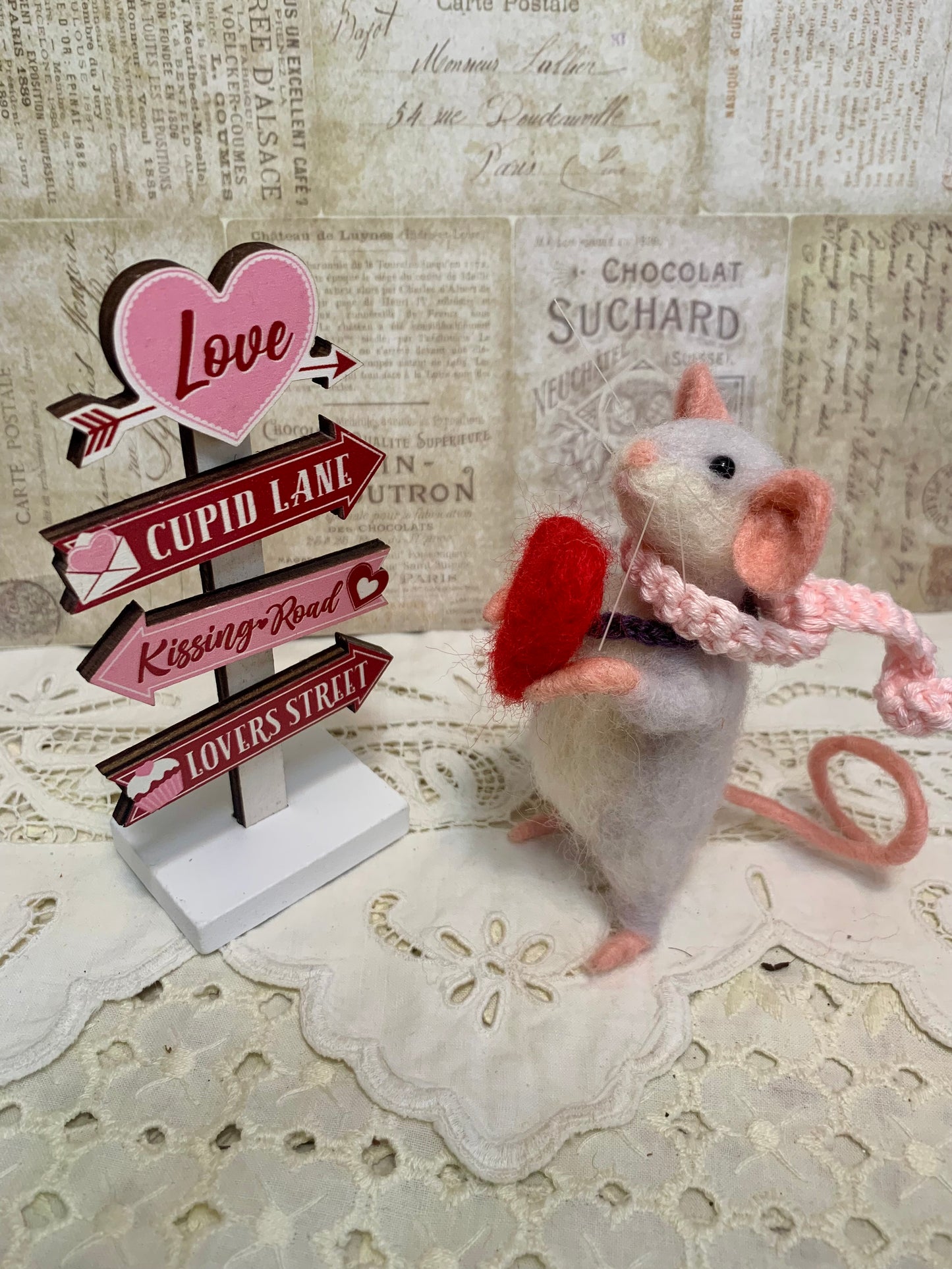 Decorative mouse with a heart and a signpost on a textured background