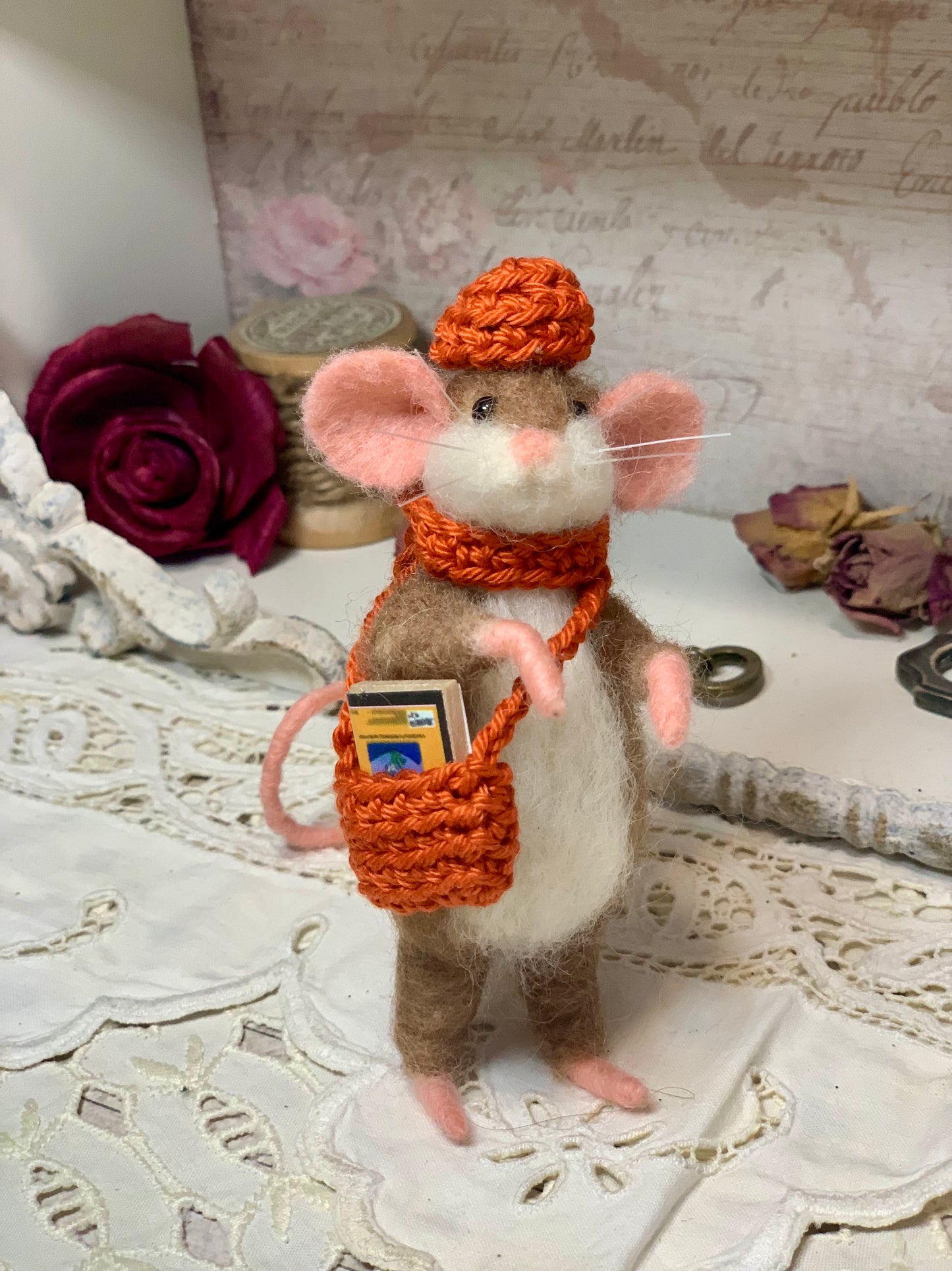 Needle-Felted Mouse with Book – Handmade Natural Fiber Art Doll | Whimsical Woodland Decor Collectible Dressed Figurine