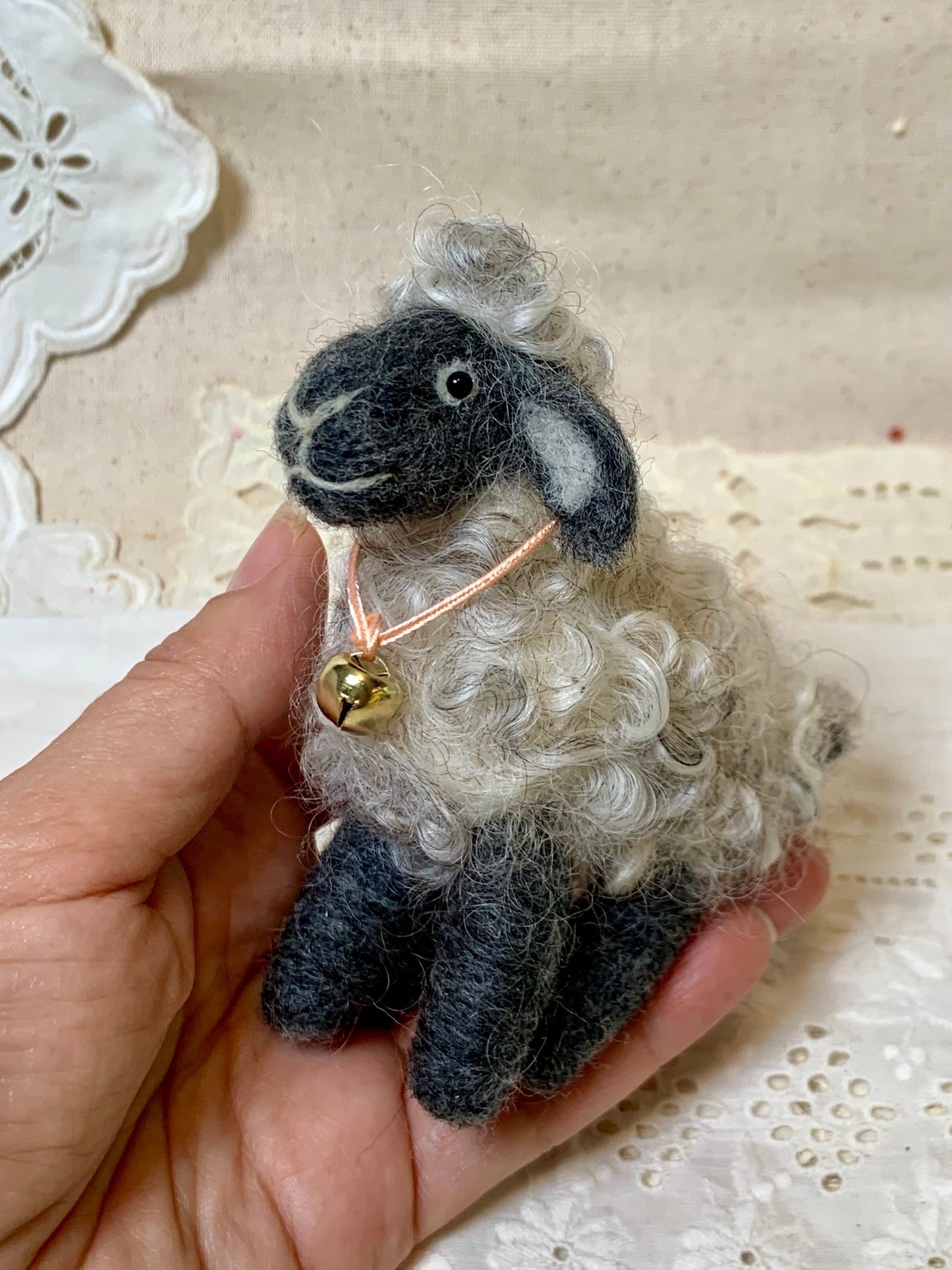 Needle Felted Sheep Clover – Handmade Wool Animal, Soft Pastel Spring Decor, Collectible Waldorf Doll, Farmhouse Gift