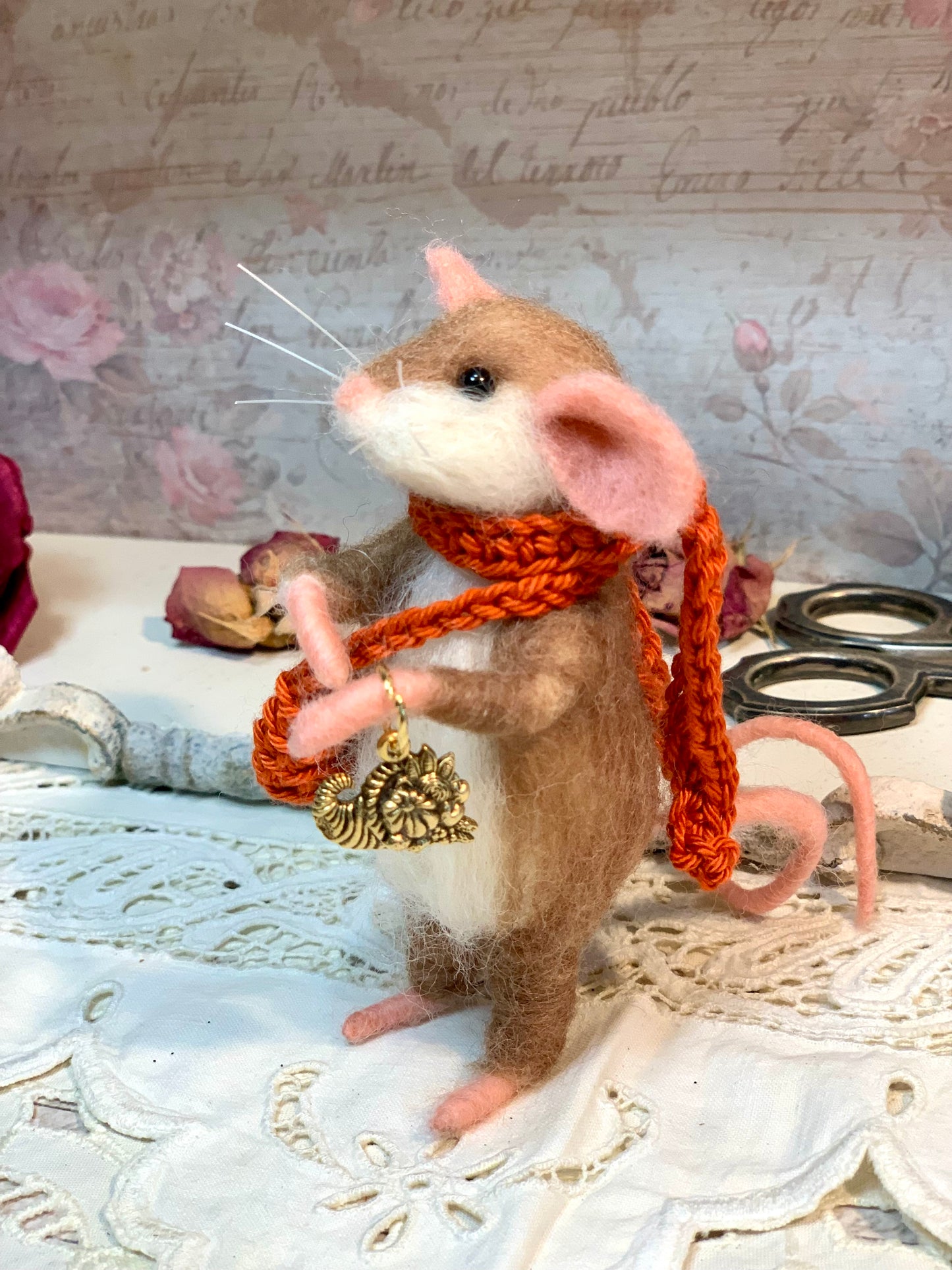 Needle-Felted Mouse Thanksgiving – Handmade Natural Fiber Art Doll | Whimsical Woodland Decor