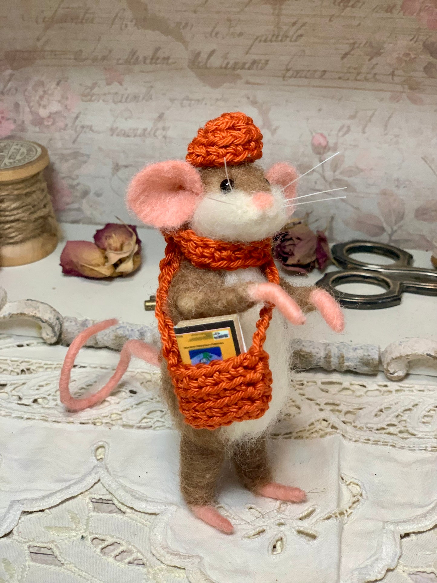 Needle-Felted Mouse with Book – Handmade Natural Fiber Art Doll | Whimsical Woodland Decor Collectible Dressed Figurine