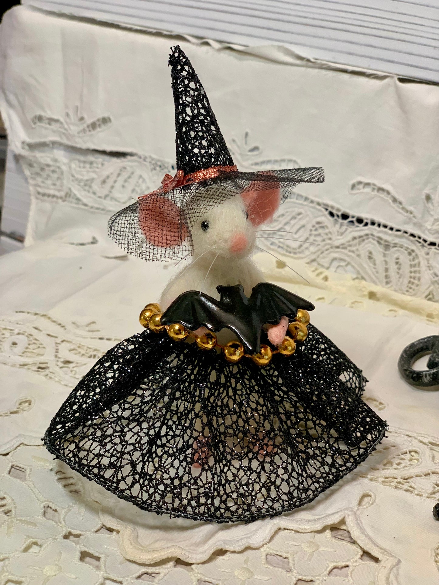 Needle-Felted Pippa the Witch Mouse – Handmade Natural Fiber Art Doll | Whimsical Woodland Decor Collectible Dressed Figurine