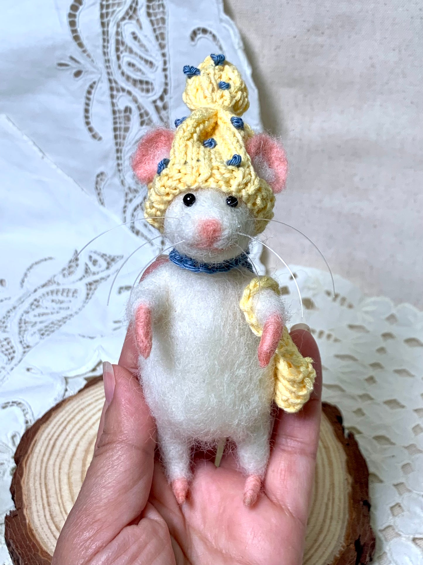 Handmade Needle Felted Mouse – Whimsical Wool Art Dolls in Colorful Outfits – Collectible Figurines, Gift for Mouse Lovers