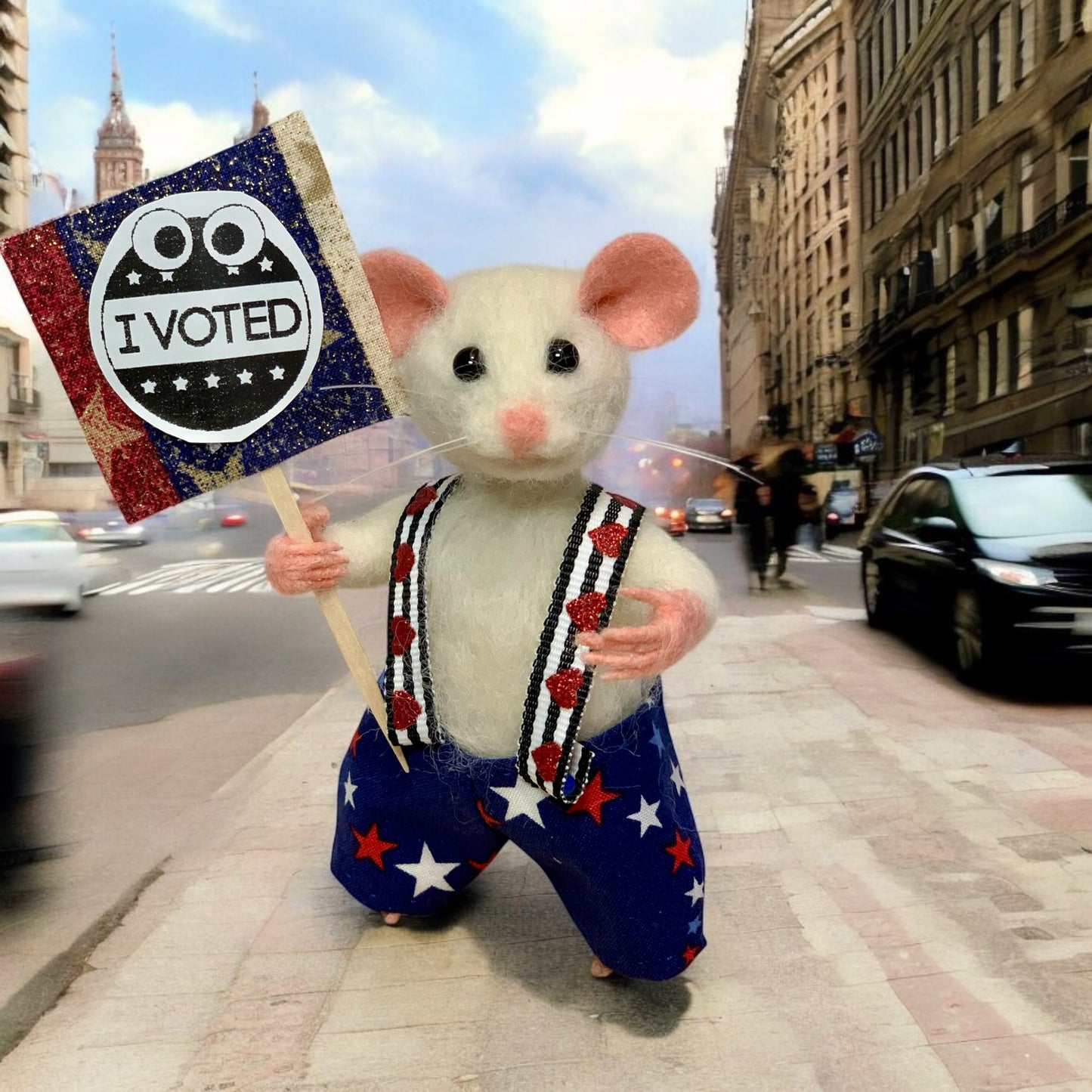 Needle-Felted Patriotic Mouse - Red, White & Blue Collectible Ornament, Unique Gift for USA Pride Decor