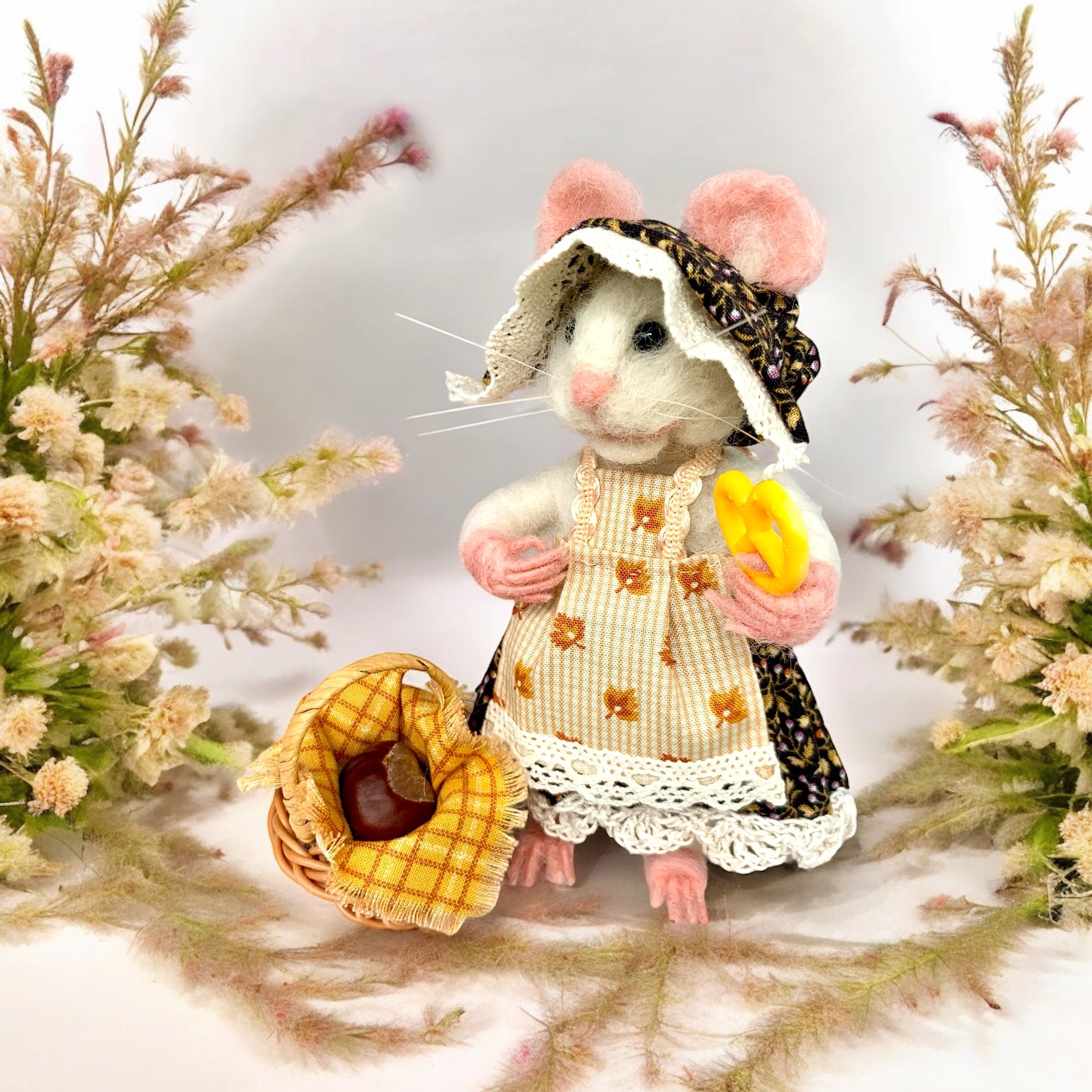 Needle-Felted Bianca the Mouse – Handmade Natural Fiber Art Doll | Whimsical Animal Figurine